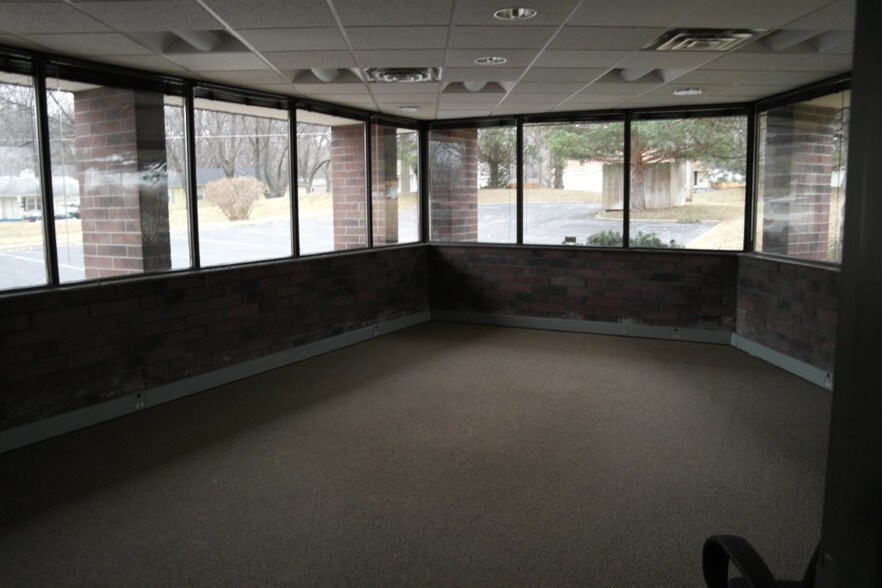 8801 Ballentine St, Overland Park, KS à louer - Photo intérieure - Image 3 de 15