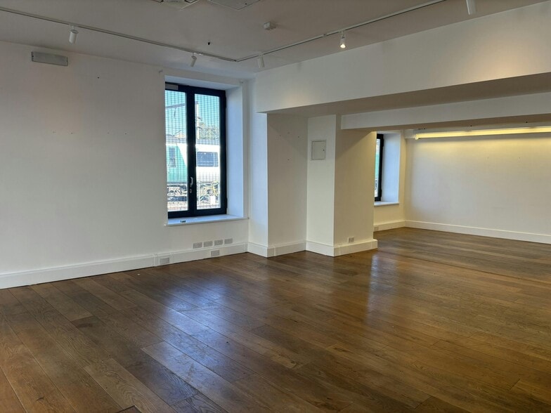 122A Gloucester Ave, London for lease - Interior Photo - Image 2 of 2