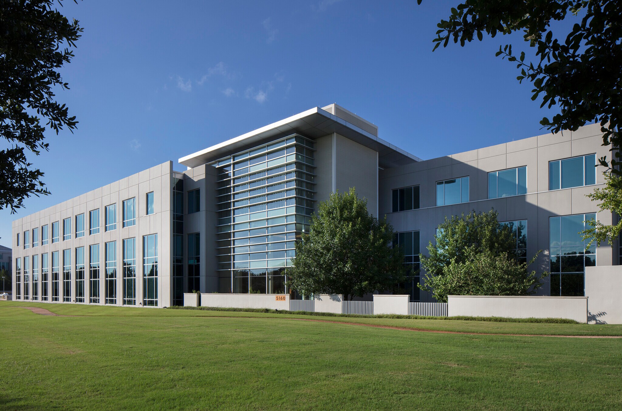 5100 Tennyson Pky, Plano, TX à louer Photo du bâtiment- Image 1 de 12