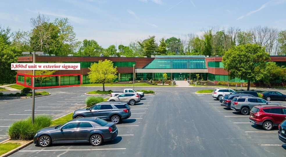 855 Springdale Dr, Exton, PA à louer - Photo du bâtiment - Image 2 de 4