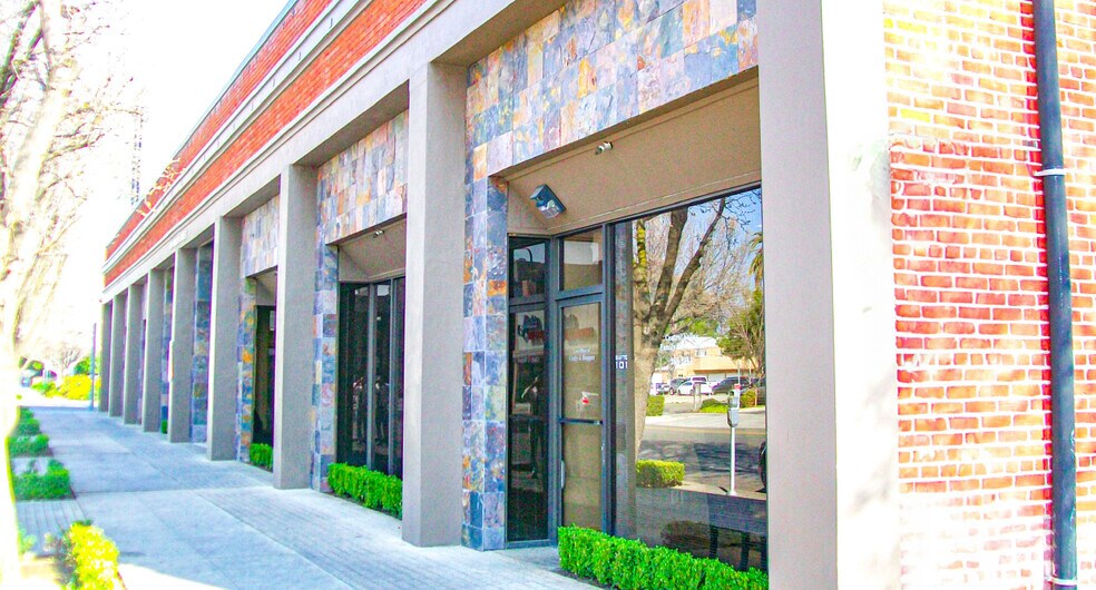 2126-2140 Merced St, Fresno, CA à louer - Photo du bâtiment - Image 2 de 2