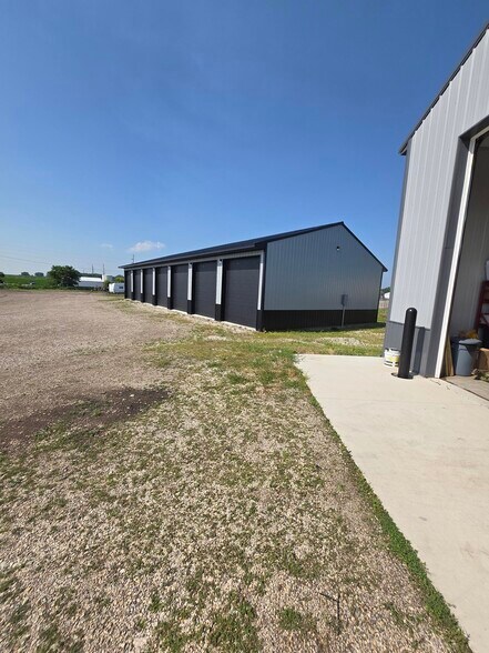 1131 Indus St, Fairmont, MN à vendre - Photo du bâtiment - Image 2 de 17