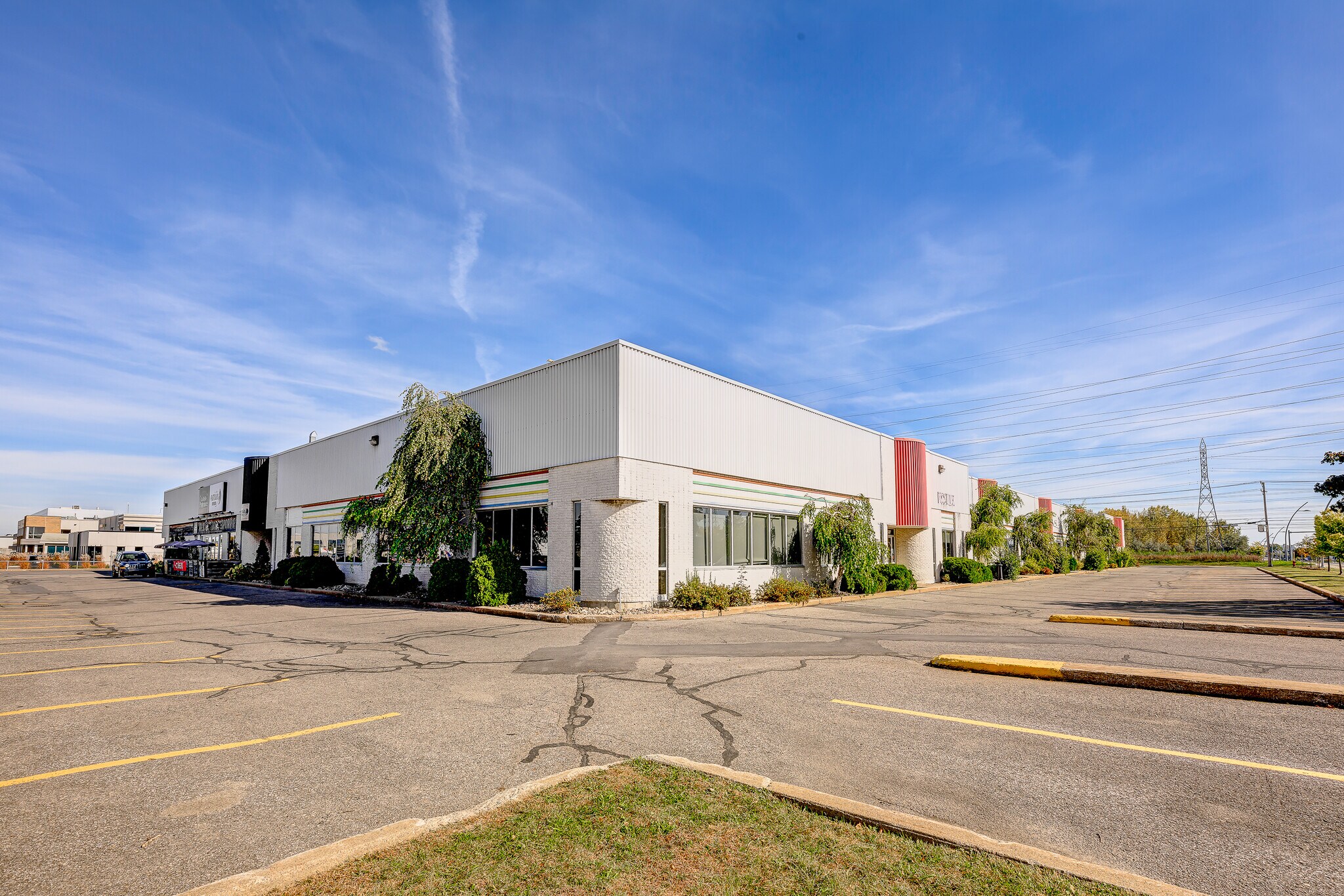 3505-3541 Boul Le Corbusier, Laval, QC for lease Building Photo- Image 1 of 9