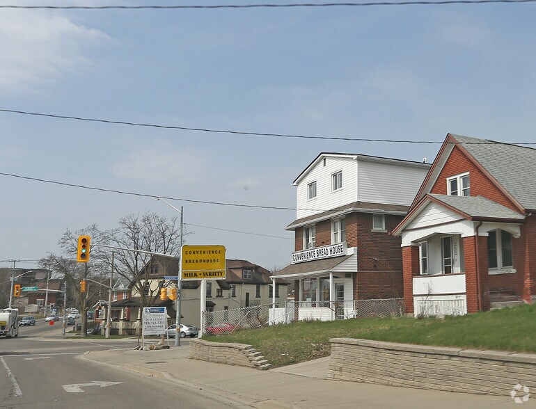 256 Victoria St S, Kitchener, ON à vendre - Photo principale - Image 1 de 1