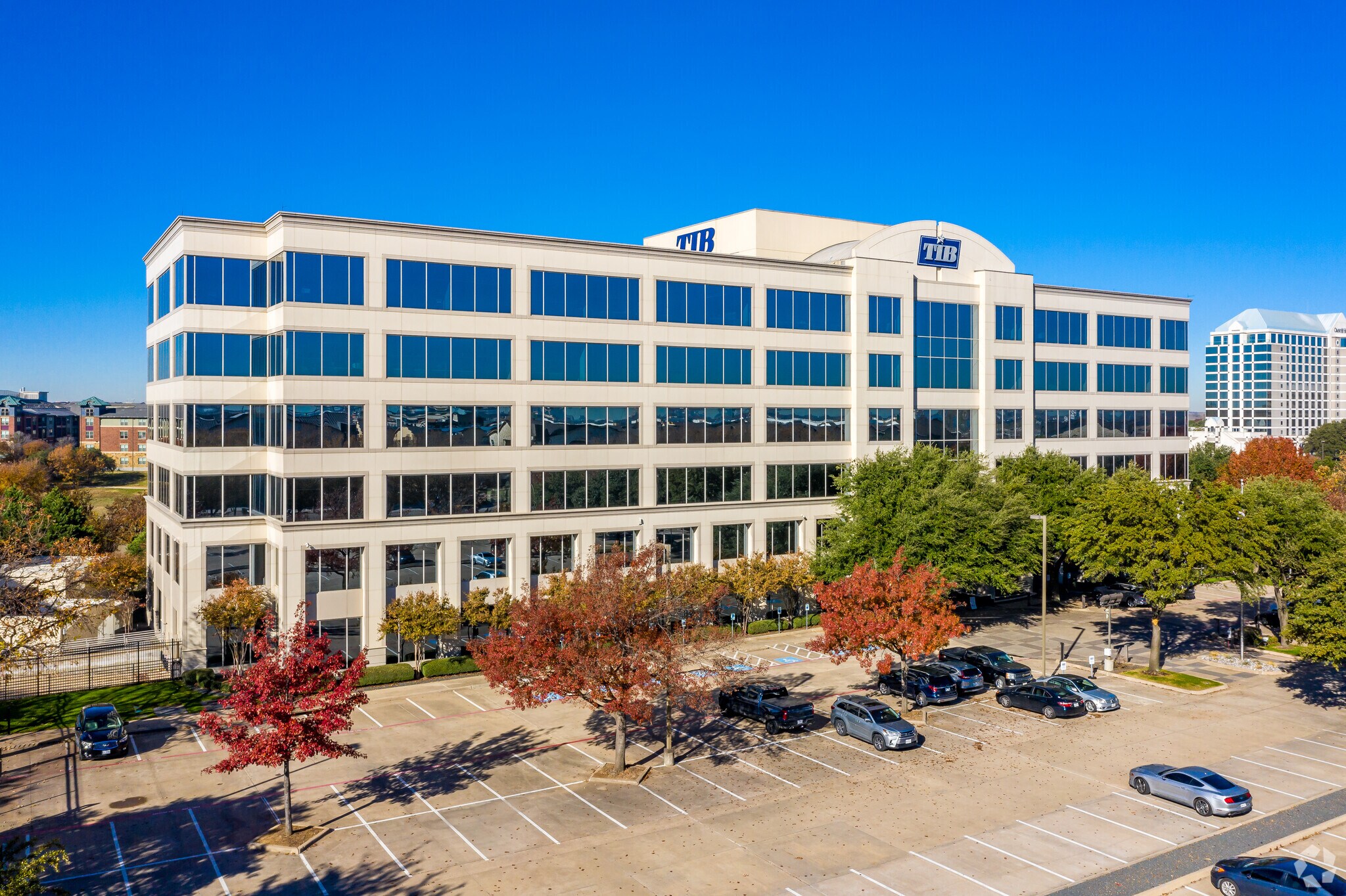 11701 Luna Rd, Farmers Branch, TX à louer Photo du bâtiment- Image 1 de 10