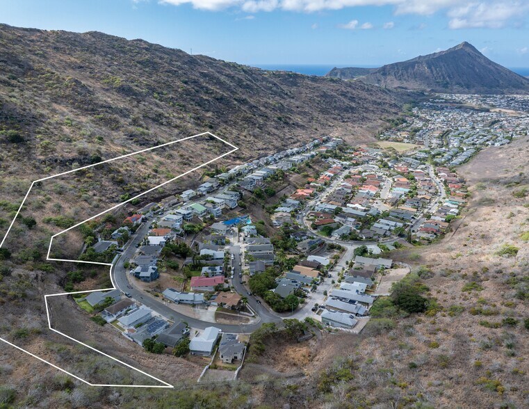 1332 Miloiki st, Honolulu, HI à vendre - Photo du bâtiment - Image 2 de 3