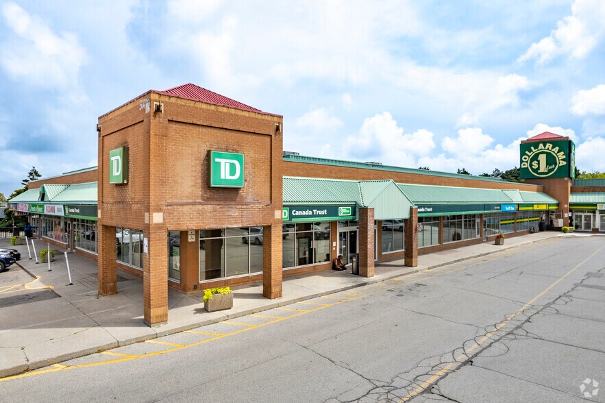 2400 Dundas St W, Mississauga, ON à louer - Photo du bâtiment - Image 2 de 5