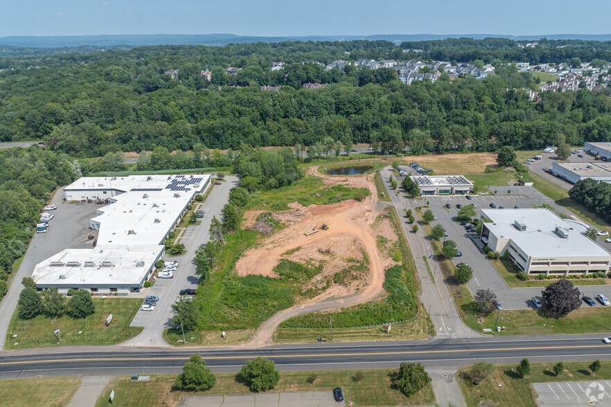 100 Centerpoint, Middletown, CT à vendre - Photo du bâtiment - Image 2 de 18