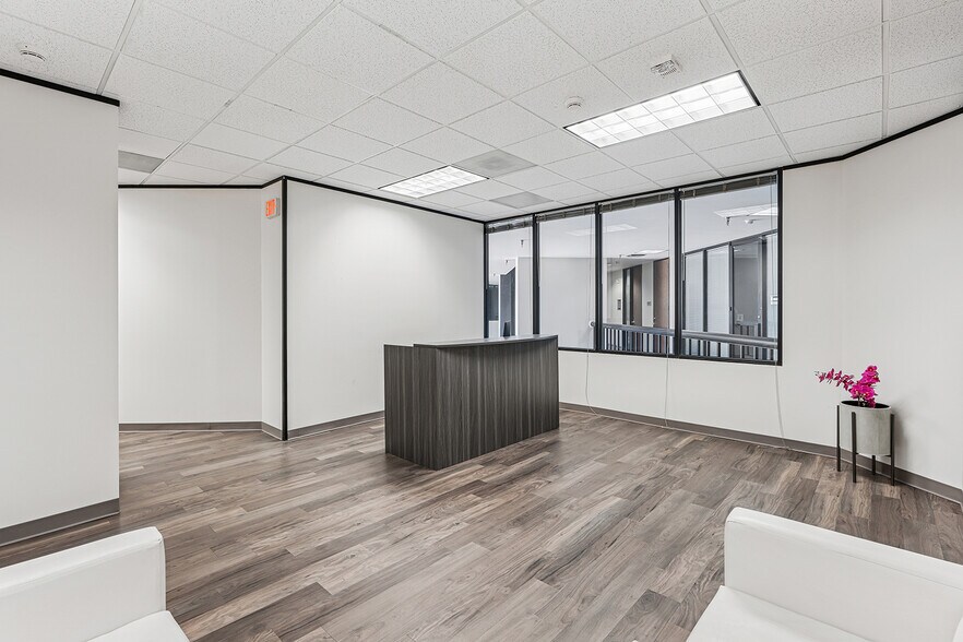 11777 Katy Fwy, Houston, TX à louer - Photo du bâtiment - Image 2 de 14