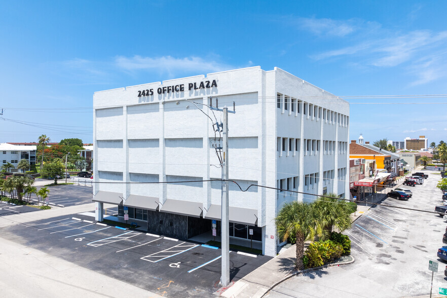 2425 E Commercial Blvd, Fort Lauderdale, FL à louer - Photo du bâtiment - Image 1 de 14