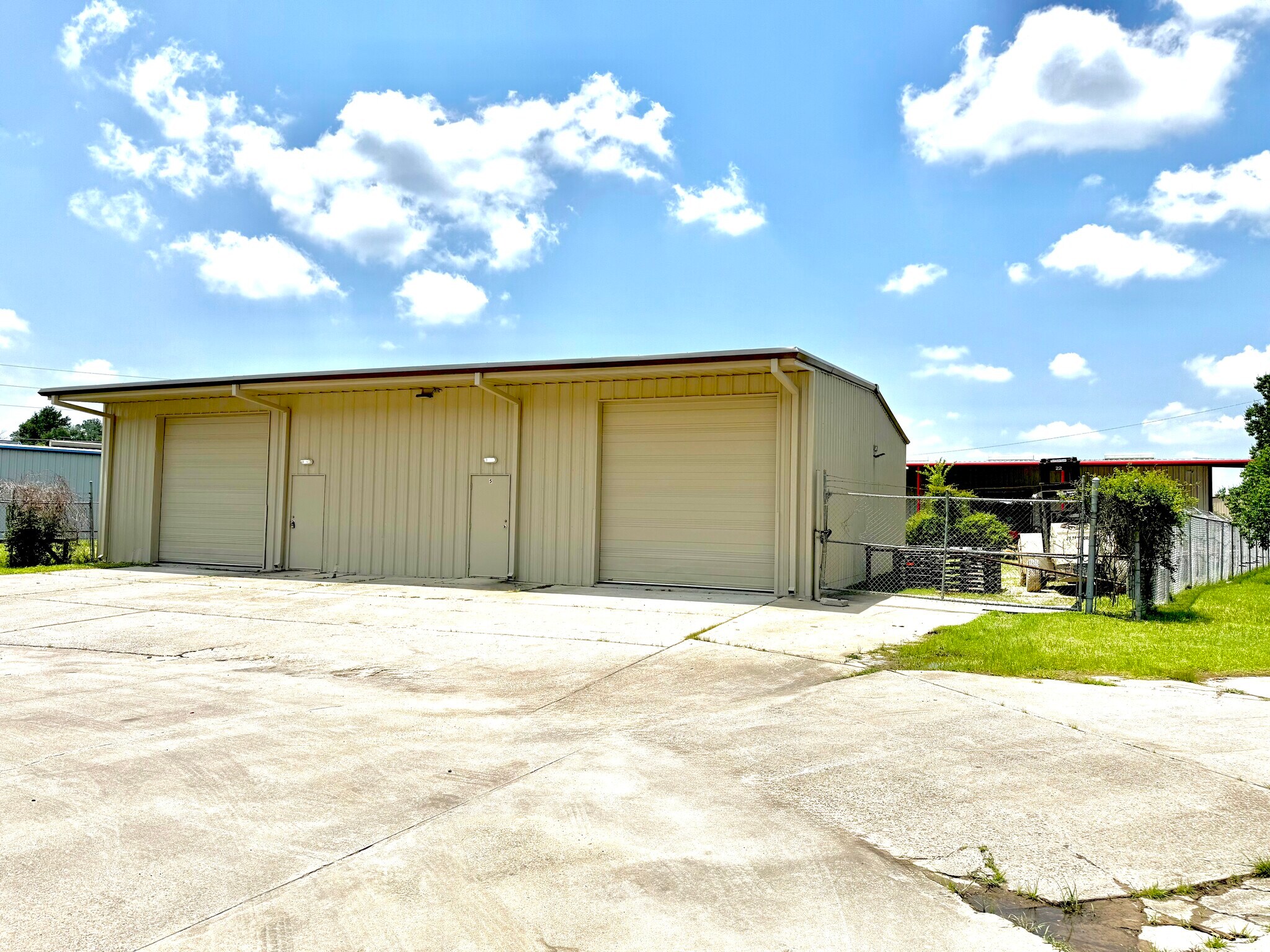 175 Circle Six Dr, Conroe, TX à louer Photo du bâtiment- Image 1 de 9