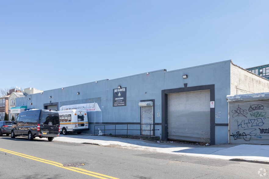 8630 103rd Ave, Ozone Park, NY à louer - Photo du bâtiment - Image 2 de 8