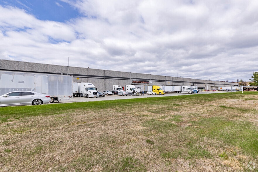 36 Saw Mill Pond Rd, Edison, NJ for lease - Building Photo - Image 3 of 4