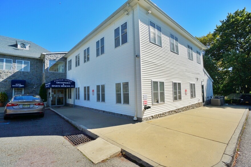 2052 Richmond Rd, Staten Island, NY for lease - Primary Photo - Image 1 of 3