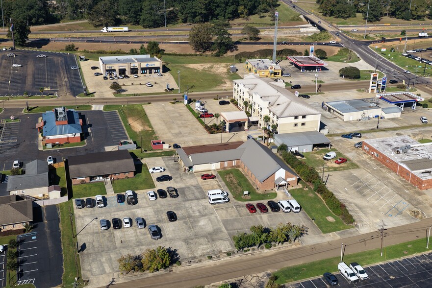 116 Scott Dr, Mccomb, MS à vendre - Photo du bâtiment - Image 3 de 4