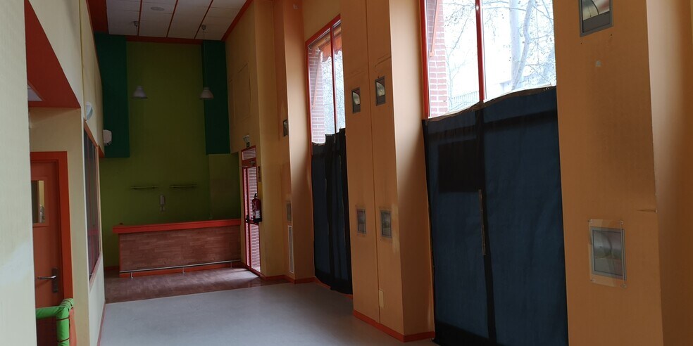 Calle de Aquitania, 15, Madrid, Madrid à louer - Photo du bâtiment - Image 3 de 10