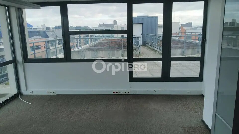 Office in Reims for lease - Interior Photo - Image 2 of 11