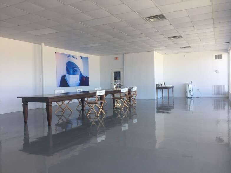 1007 S Murray Ave, Anderson, SC for sale - Interior Photo - Image 3 of 10