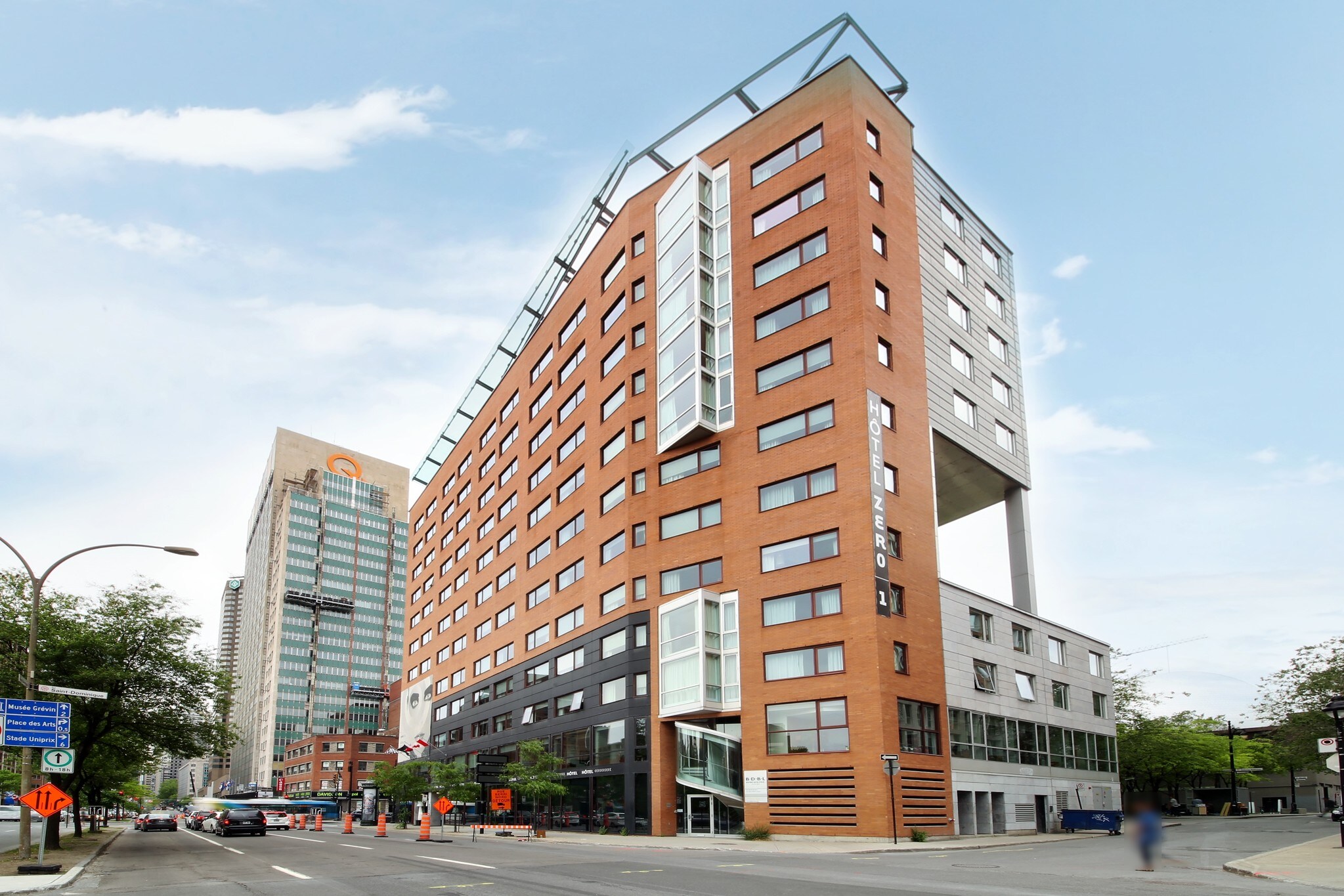 1 Boul René-Lévesque E, Montréal, QC for sale Building Photo- Image 1 of 1