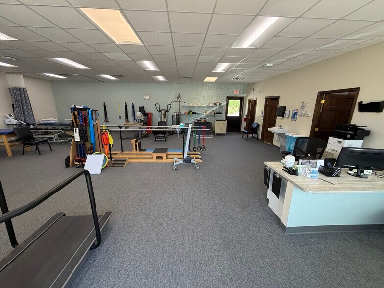 476 W US Highway 50, Versailles, IN for lease - Building Photo - Image 3 of 5