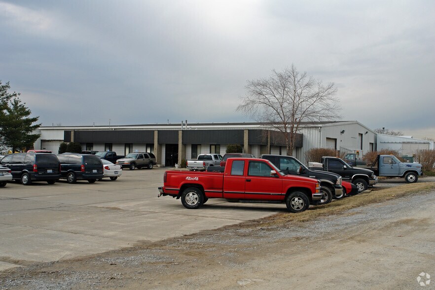 2926 Atlas Dr, Erlanger, KY for lease - Building Photo - Image 2 of 7