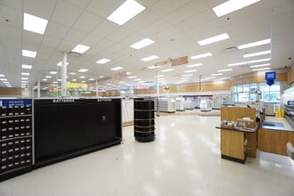 305 Cooper Point Rd NW, Olympia, WA for lease Interior Photo- Image 2 of 29