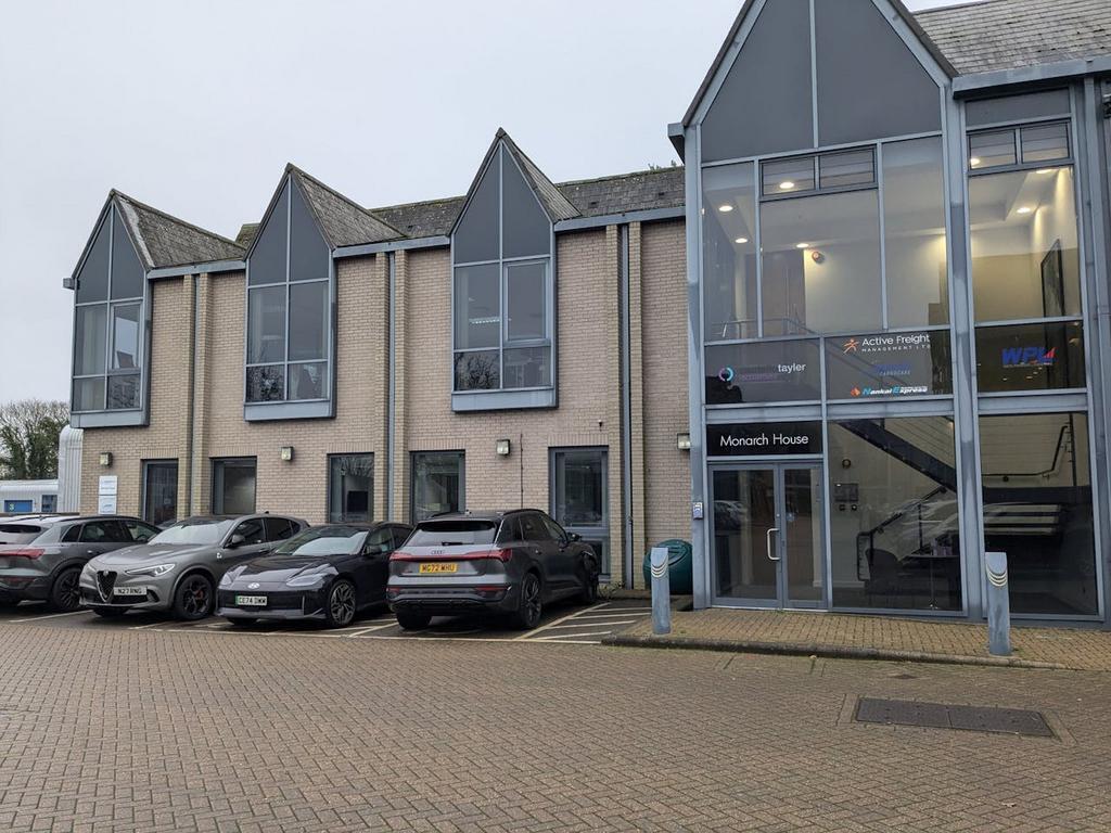 1-2 Eversley Way, Egham for lease Building Photo- Image 1 of 9