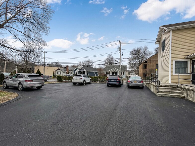 146 Maple Ave, New City, NY à vendre - Photo du bâtiment - Image 2 de 23