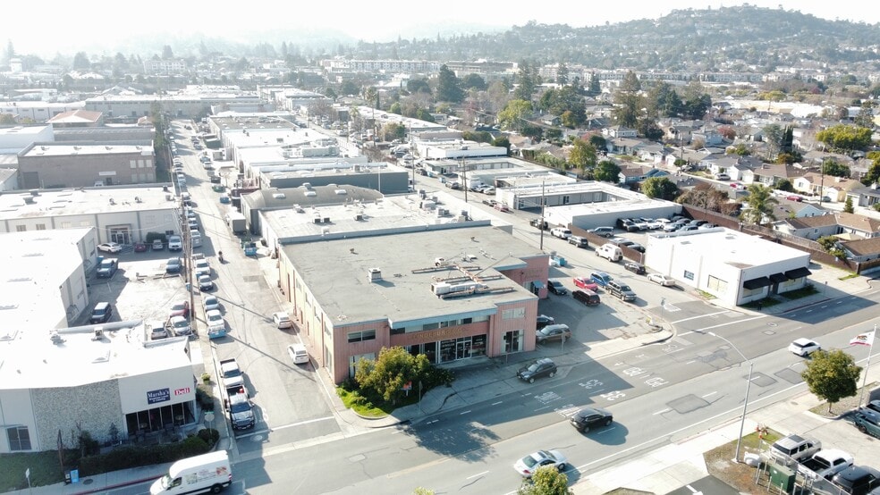 758 Industrial Rd, San Carlos, CA à louer - Photo du bâtiment - Image 2 de 5