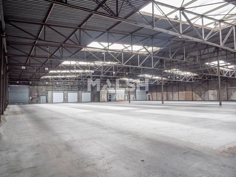 Flex in Vénissieux for lease - Building Photo - Image 2 of 9
