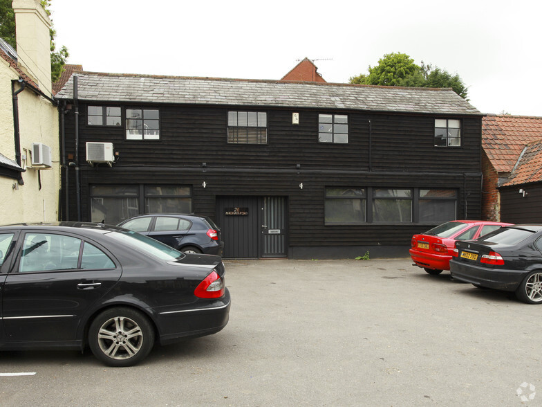 24-26 Hadham Road portfolio of 2 properties for sale on LoopNet.ca - Building Photo - Image 2 of 6