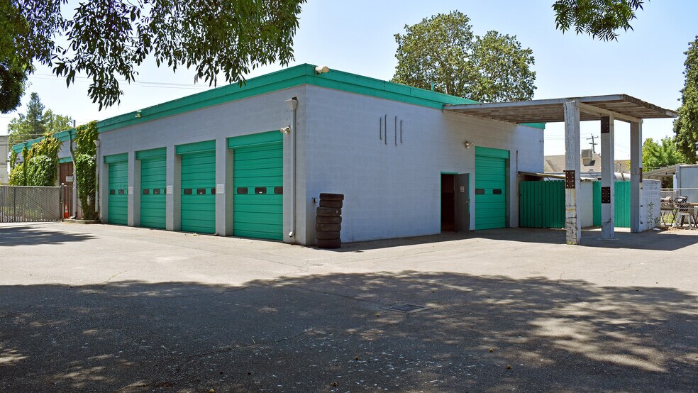 181 Sebastopol Rd, Santa Rosa, CA à louer - Photo du bâtiment - Image 2 de 2