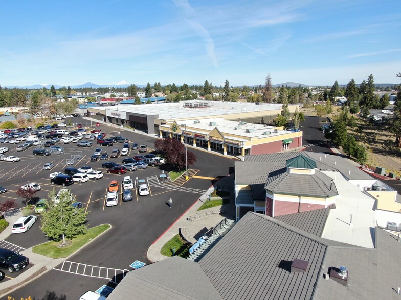 100 NE Bend River Mall Ave, Bend, OR à vendre - Photo du bâtiment - Image 1 de 1