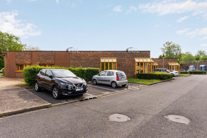 Flex in Croissy-Beaubourg for lease - Building Photo - Image 2 of 8