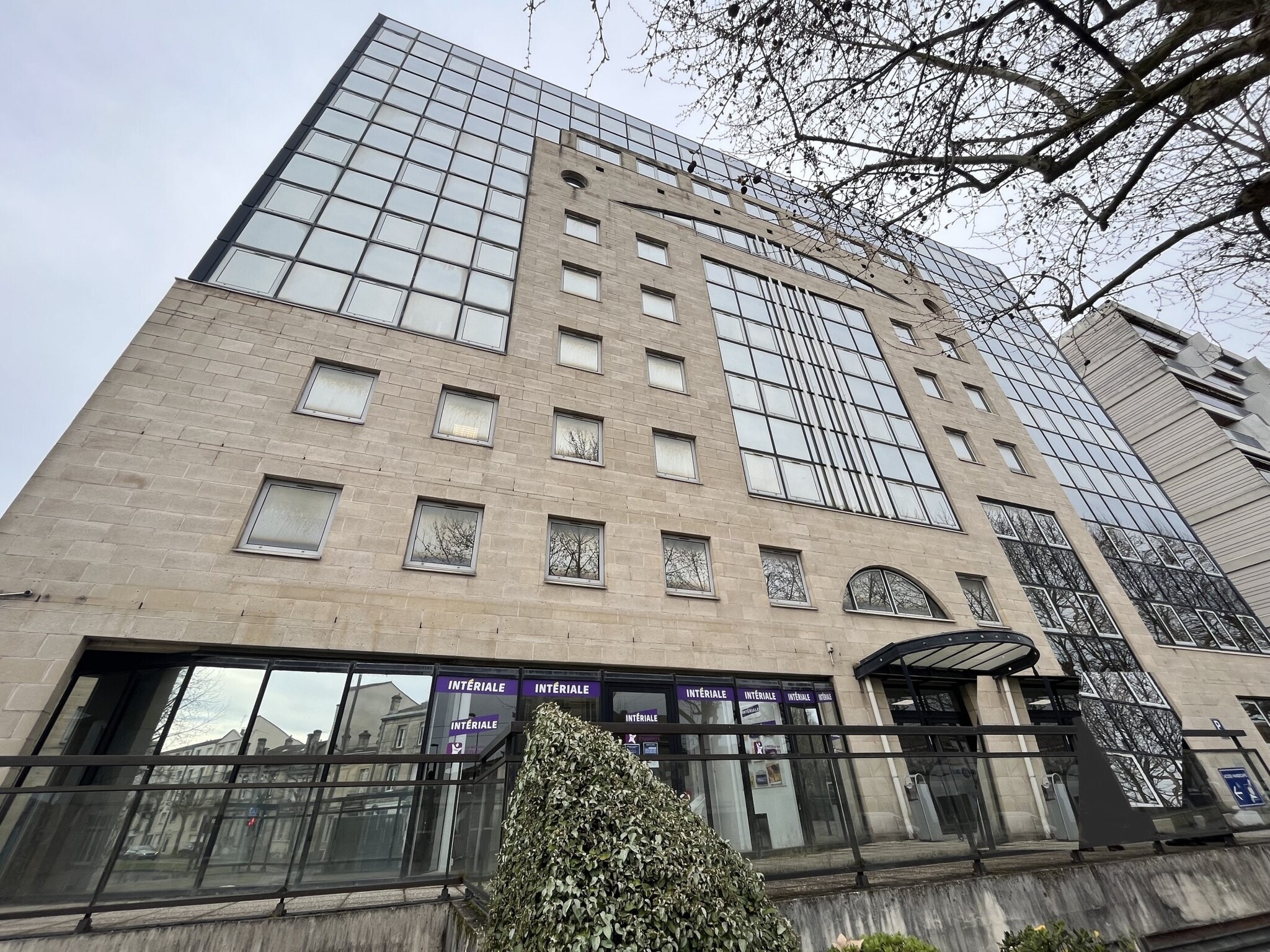 Office in Bordeaux for lease Building Photo- Image 1 of 12