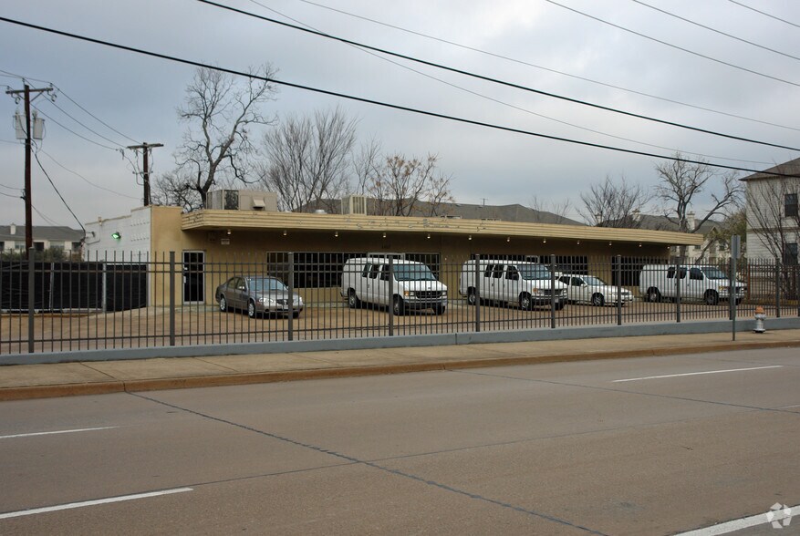 1407 N Zang Blvd, Dallas, TX à louer - Photo du bâtiment - Image 2 de 2