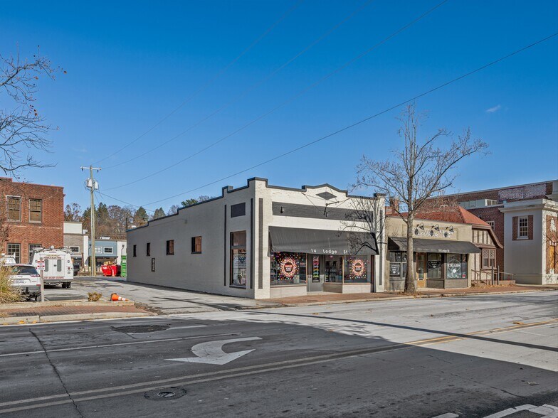14 Lodge St, Asheville, NC à louer - Photo du bâtiment - Image 2 de 20