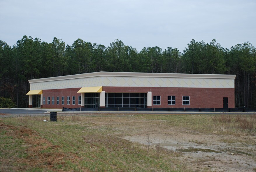 2001 Techpark Pl, Sandston, VA à louer - Photo du bâtiment - Image 2 de 8