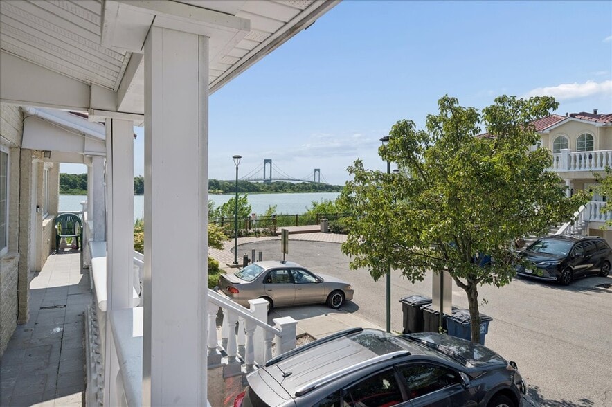 INVESTMENT- Zerega Ave portfolio of 1 properties for sale on LoopNet.ca - Building Photo - Image 3 of 22