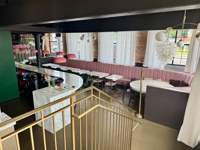 Plus de détails pour 44 Elton St, Rochester, NY - Commerce de détail à louer