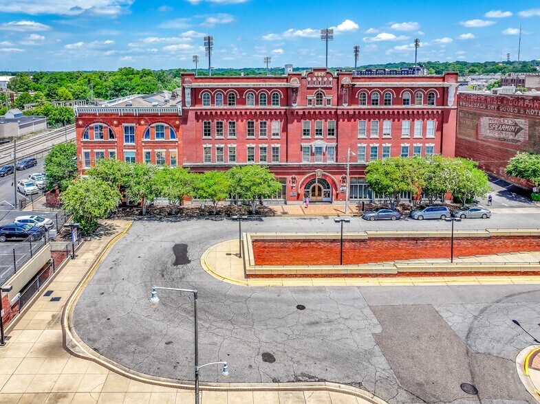 250-260 Commerce St, Montgomery, AL for lease - Building Photo - Image 1 of 8