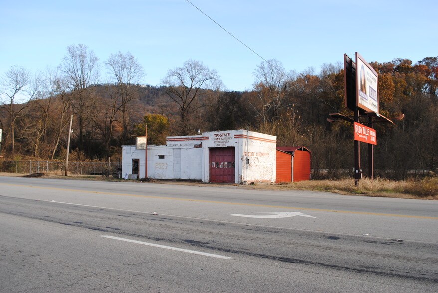 2928 Cummings Hwy, Chattanooga, TN à vendre - Photo du bâtiment - Image 2 de 20