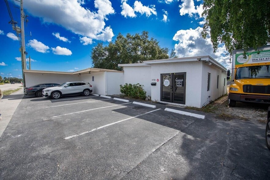 5738 Hallandale Beach Blvd, West Park, FL for sale - Building Photo - Image 2 of 18