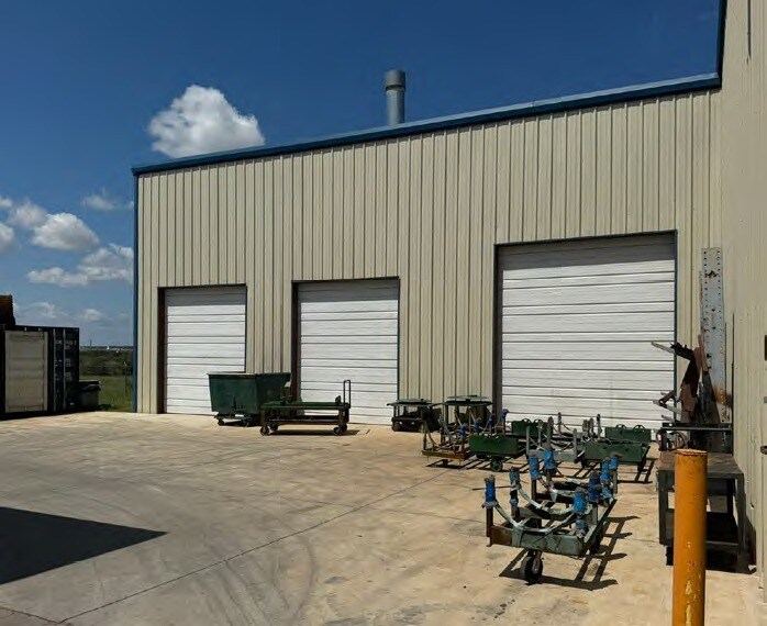 2000 Clovis Barker Rd, San Marcos, TX à louer - Photo du bâtiment - Image 3 de 12