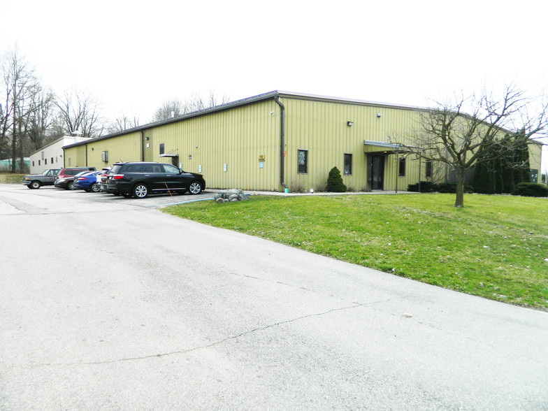 701 W Mill St, Angola, IN for lease - Building Photo - Image 3 of 12