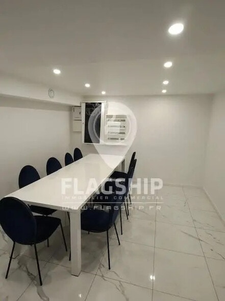 Retail in Paris for sale - Interior Photo - Image 2 of 8