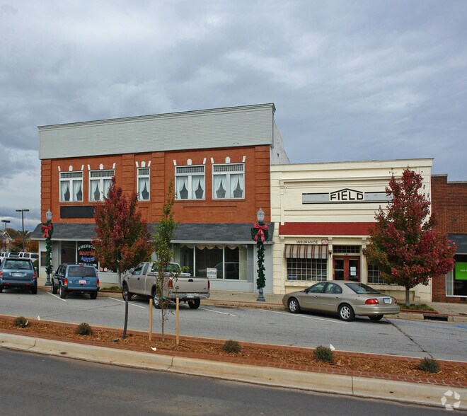 319-321 Main St, Seneca, SC à louer - Photo du bâtiment - Image 2 de 3