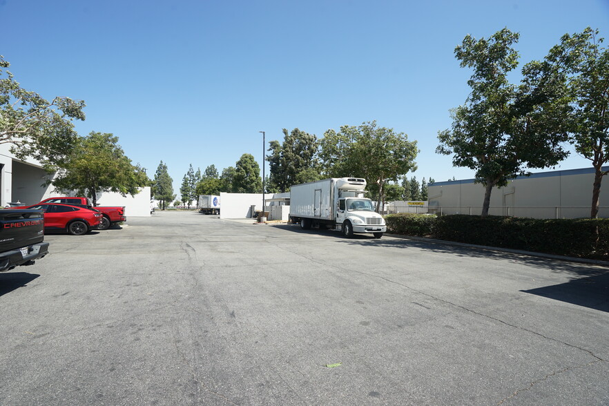 1590 S Milliken Ave, Ontario, CA à louer - Photo du bâtiment - Image 3 de 27