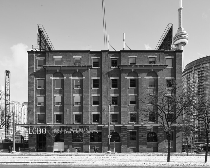 49 Spadina Ave, Toronto, ON à louer - Photo du bâtiment - Image 2 de 11