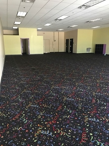 20330 N Cave Creek Rd, Phoenix, AZ for sale - Interior Photo - Image 3 of 12